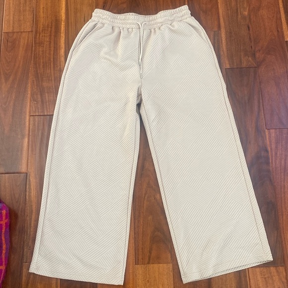 Jodifl Embossed Lounge Pants. Size Large. - Picture 1 of 4
